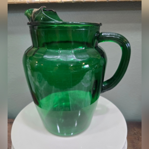 Anchor Hocking Vintage Elegant Green Glass Pitcher - Picture 1 of 6